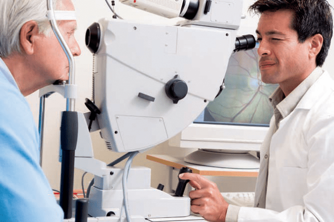 Aproximativ 140.000 de pacienți sunt diagnosticați cu glaucom în România