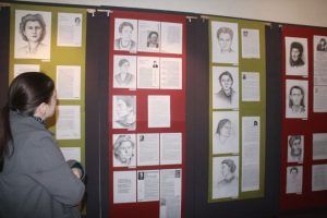 FOTO: „Femei deţinute politic în temniţele comuniste”, la Muzeul Etnografic Târgu-Mureş
