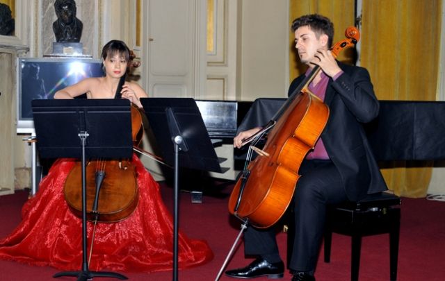 Ansamblul cameral Duo Cello Jaya concertează la Târgu Mureș