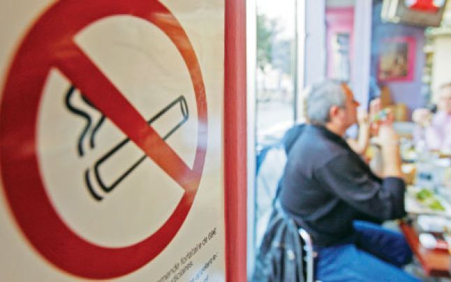 Protecția consumatorilor cere marcarea interzicerii fumatului