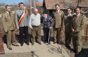 FOTO: Ioan Creţ, ultimul veteran din Şăulia omagiat la 99 de ani