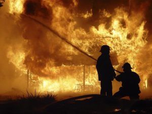 Casă în flăcări la Târnăveni