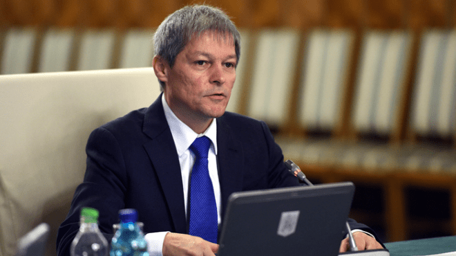 Premierul Dacian Cioloș, încântat de telemeaua de Ibănești. A gustat-o în timpul ședinței de guvern