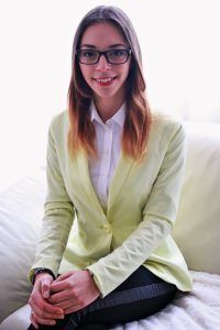 Tânăra care poate schimba sistemul juridic şi socio-politic din România