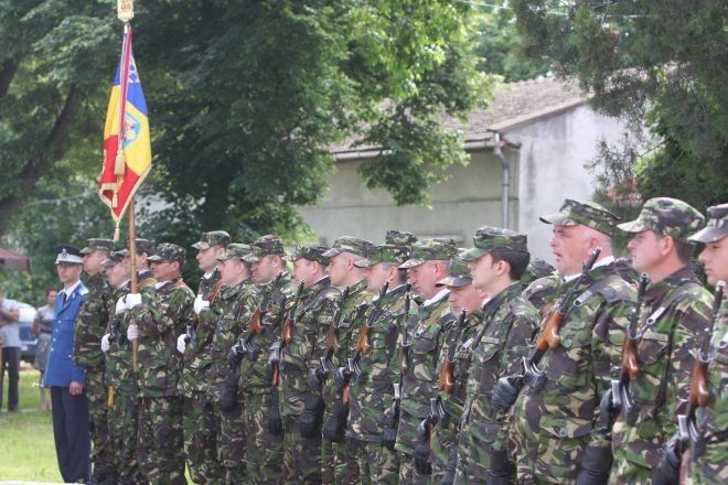 Mai multe şcoli militare recrutează "boboci"