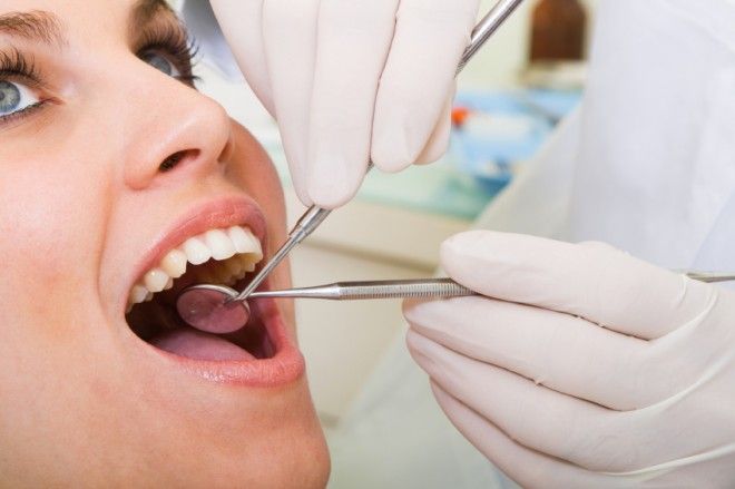 Se angajează tehnician dentar