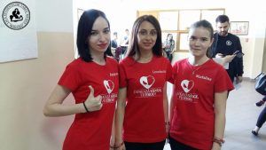 Studenții UMF Târgu-Mureș încurajează oamenii să doneze sânge pentru semenii lor