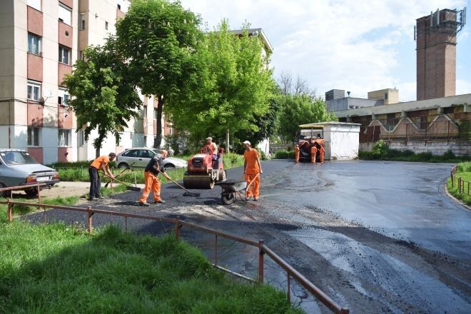 Claudiu Maior: „Asfaltăm aleile de acces între blocuri în cartierul Rovinari”