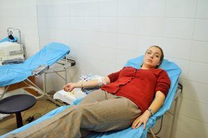 Aproximativ 100 de viitori medici, așteptați să doneze sânge