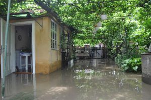 Ploile au făcut prăpăd la Târnăveni. Un tânăr a fost salvat de primarul Sorin Megheșan