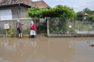 UPDATE: Cod roșu de ploi în județul Mureș. Intervenții ale ISU