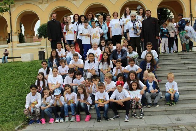 Grupul copiilor din reghin prezenti la Alba Iulia