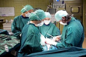 Specialiști japonezi vor efectua primele transplanturi de retină cu celule stem