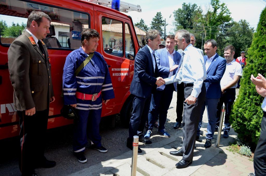 Hirschmann donează o mașină de pompieri comunei Sânpaul
