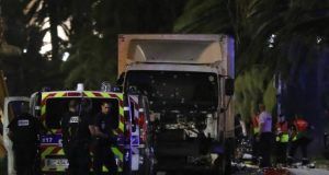 Atentat în Franța: Un camion a intrat în mulțime de Ziua Națională a Franței. 84 de morți și 18 răniți în stare critică
