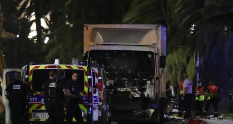 Atentat în Franța: Un camion a intrat în mulțime de Ziua Națională a Franței. 84 de morți și 18 răniți în stare critică