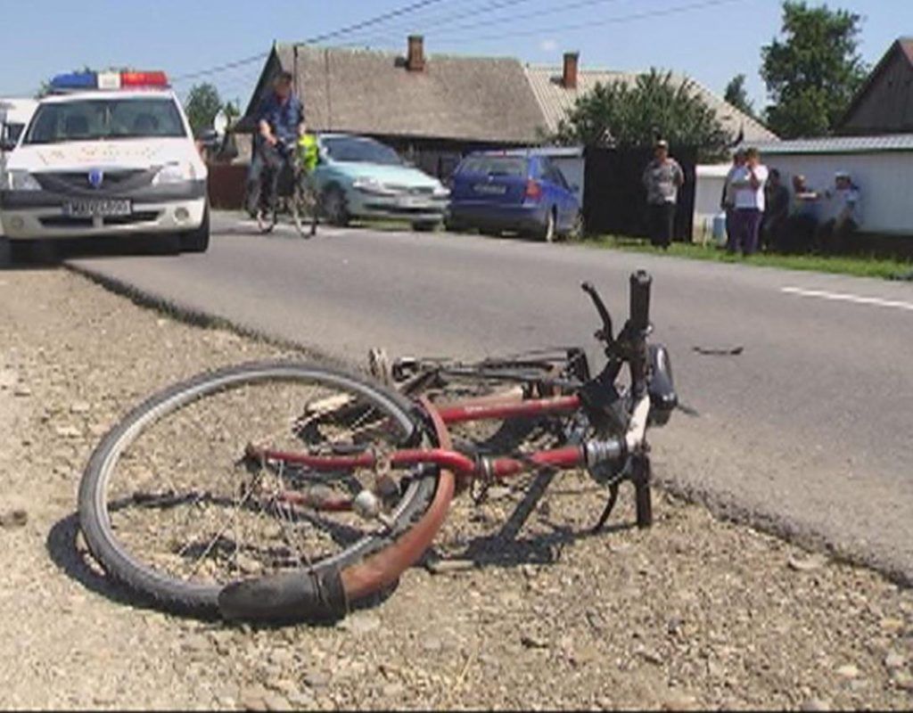 Biciclist accidentat uşor