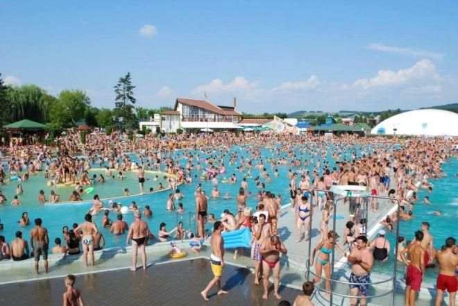 Bazin cu apă sărată, în pregătire la „Weekend”