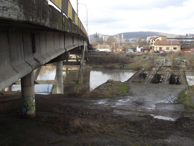 Reparaţie capitală pentru podul peste râul Mureş