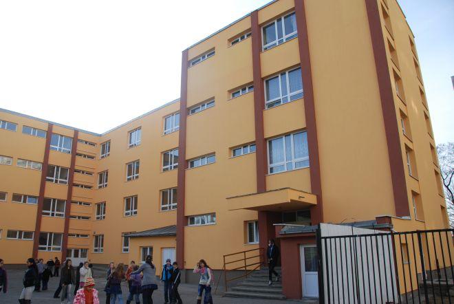 Decizia de comasare a şcolilor „George Coşbuc” cu „Mihai Viteazul”, revocată