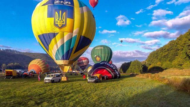 Mașinile de epocă și baloanele cu aer cald, vedetele de la Câmpul Cetății