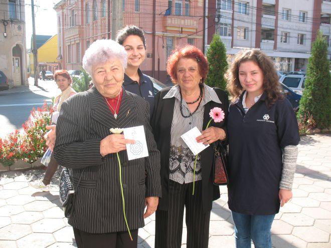 „Flori pentru suflet”, gânduri bune transmise vârstnicilor din Târnăveni