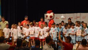 Trofeele grupelor „cu soț” ale Cupei E.ON Kinder, la Craiova, 2 la Cluj și Bacău