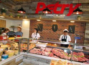 Magazinul Petry din centrul Târgu-Mureșului și-a redeschis porțile