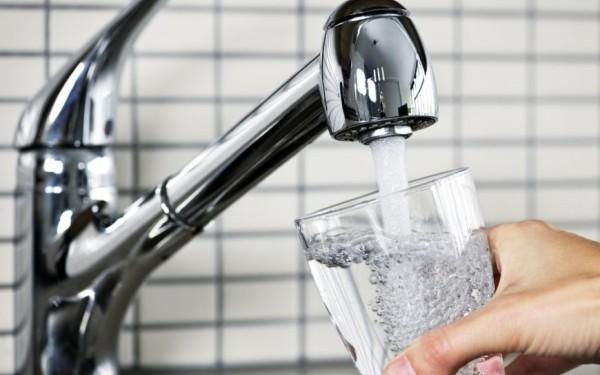 Peste 240 de rău platnici vor rămâne fără apă potabilă
