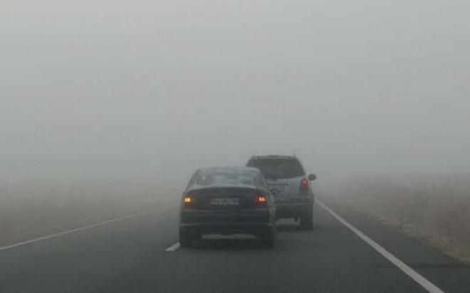 Cum să conduceţi în siguranţă pe timp de ceaţă