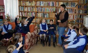 Elevii de la Rebreanu au învățat alfabetul Bibliotecii