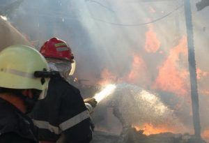 Fabrică de încălţăminte din Reghin, distrusă de un incendiu
