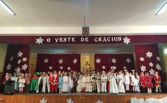 FOTO: ”O veste de Crăciun” la Școala Gimnazială „Dănilă Stupar”