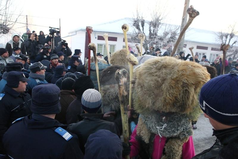 Bătaia tradiţională de Anul Nou a fost interzisă