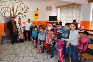 Zâmbete de sărbători pentru copiii internați la Spitalul Județean