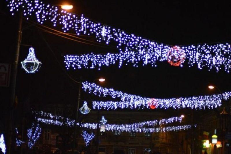 VIDEO: Iluminatul festiv, inaugurat. Tîrgu Mureșul s-a îmbrăcat de sărbătoare