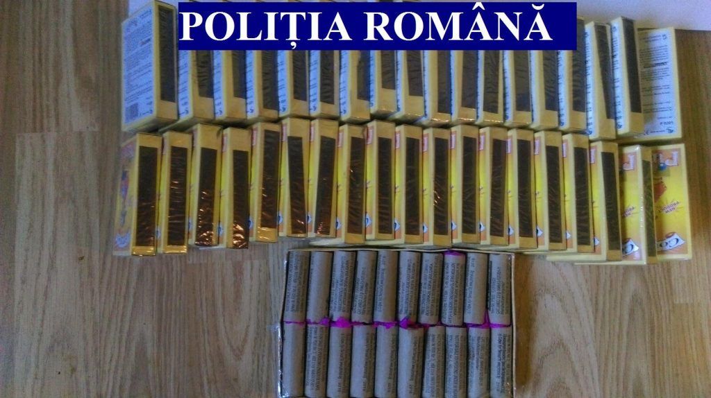 Peste 2.200 de materiale pirotehnice, confiscate de poliţiştii din Ibăneşti