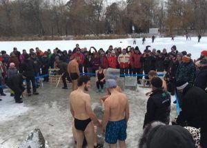 FOTO: Fost consilier local, baie „la copcă” în râul Mureş