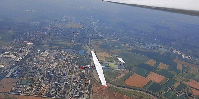 Cursuri de planorism și parașutism la Aeroclubul Mureș