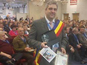 Primarul comunei Sângeorgiu de Mureş a primit la Bucureşti o nouă distincţie pentru sprijinirea activităţii culturale