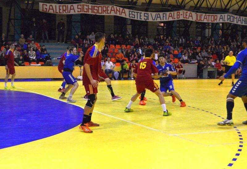 Semisurpriză în derby-ul sighișorean la handbal