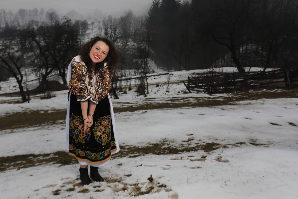 Carmen Ioana Frandeș, tânăra care luptă pentru păstrarea tradițiilor de pe Valea Gurghiului