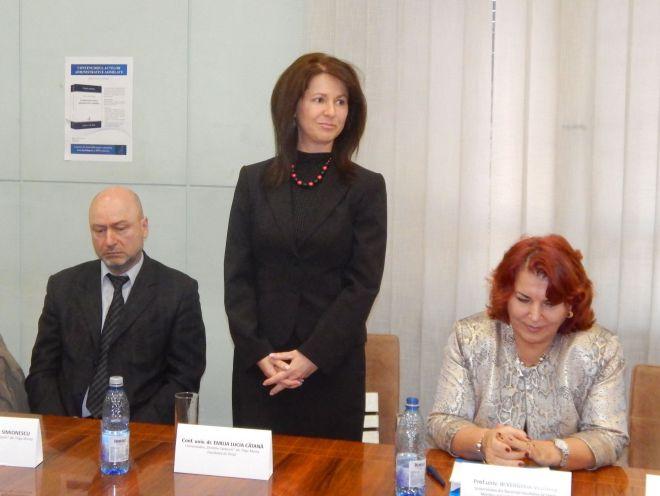 VIDEO, FOTO: “Carte eveniment” despre administraţie lansată de Emilia Lucia Cătană