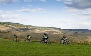 Producătorii tradiţionali, micile afaceri şi voluntariatul au înflorit pe traseul de biciclete Viscri – Sighişoara