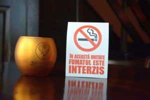 Cum a influenţat „Legea antifumat” barurile şi restaurantele