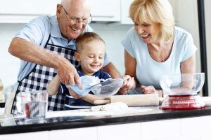 Părinţii şi bunicii trăiesc mai mult dacă sunt vizitaţi mai des