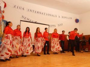 VIDEO, FOTO: Dans şi muzică pentru romii din Sângeorgiu de Mureş
