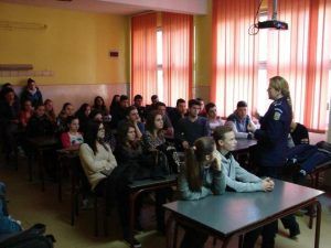 Campanie pe tema siguranţei online, la Gimnaziul „Mihai Viteazul”