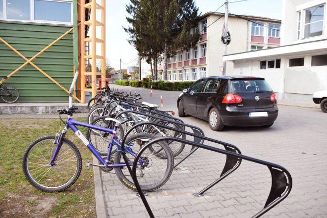 Rastele pentru biciclete la mai multe şcoli din Târgu-Mureş