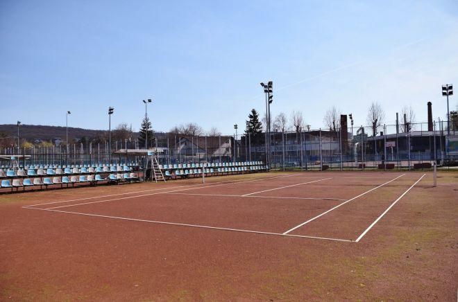 Investiţii noi la terenurile de tenis de la “Weekend”